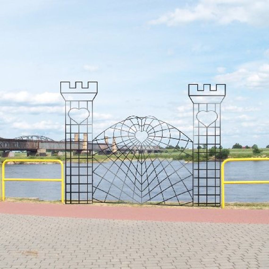 Miłość zamknięta na klucz... Znamy zwycięski projekt bramki, na której zawisną „kłódki miłości” Miłość zamknięta na klucz... Znamy zwycięski projekt bramki, na której zawisną „kłódki miłości”