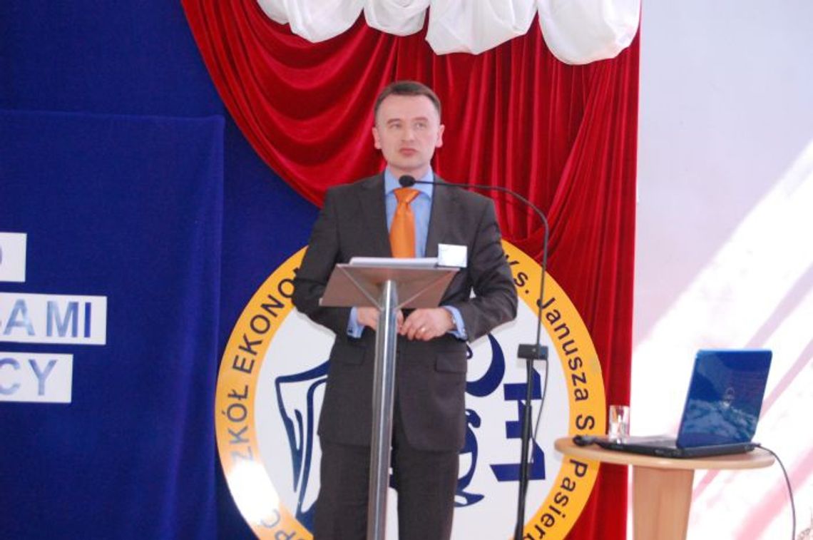 Minister Hall:mniejsze subwencje dla samorządów. Rzemiosło to nie tylko fryzjerzy, krawcy i szewcy Minister Hall:mniejsze subwencje dla samorządów. Rzemiosło to nie tylko fryzjerzy, krawcy i szewcy