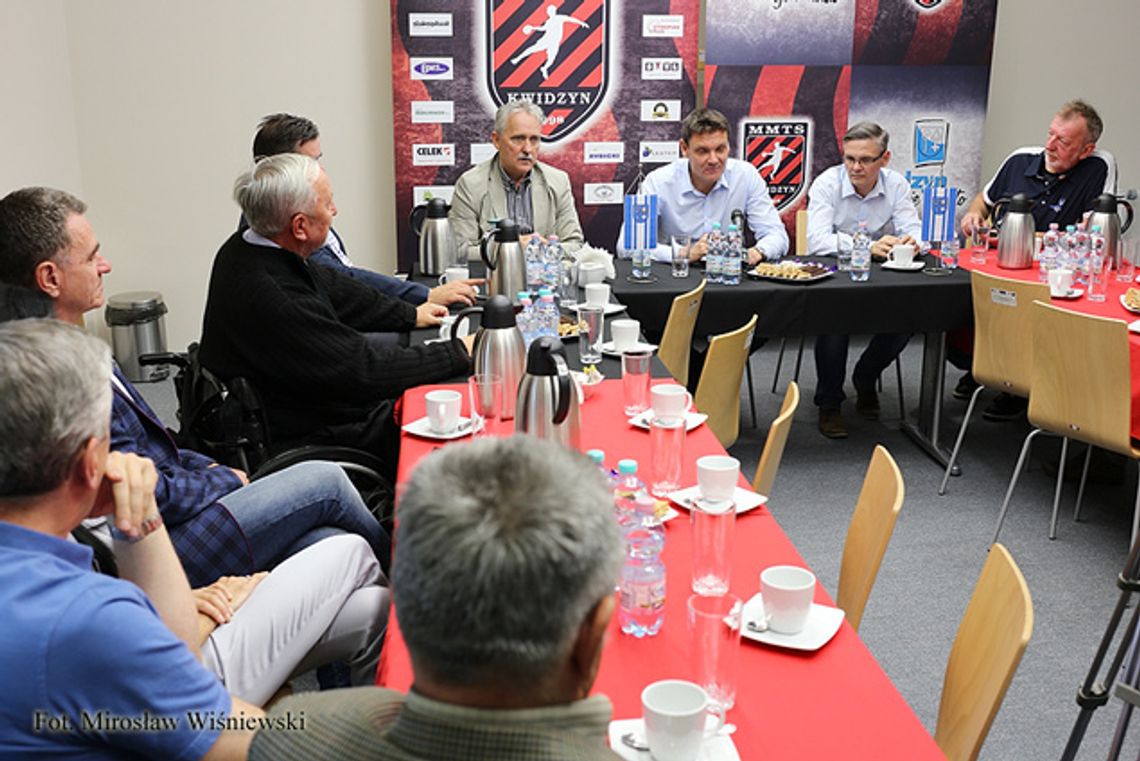 Minister Sportu spotkał się z przedstawicielami klubów Minister Sportu spotkał się z przedstawicielami klubów