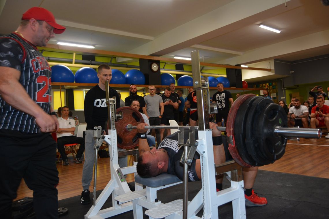 Mistrzowie Tczewa w wyciskaniu na klatę. 200 kg dźwignął Krystian Liebrecht! 
