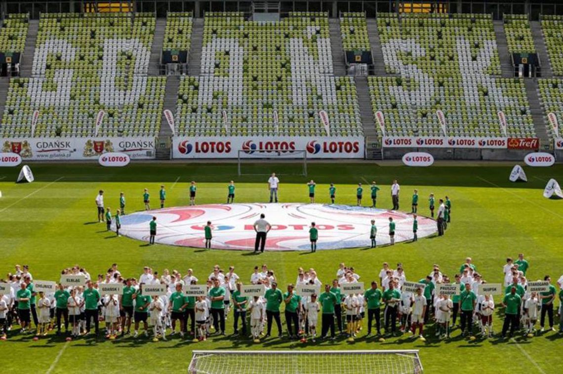 Młodzi piłkarze ze Starogardu w finale Lotos Junior Cup 2015 Młodzi piłkarze ze Starogardu w finale Lotos Junior Cup 2015