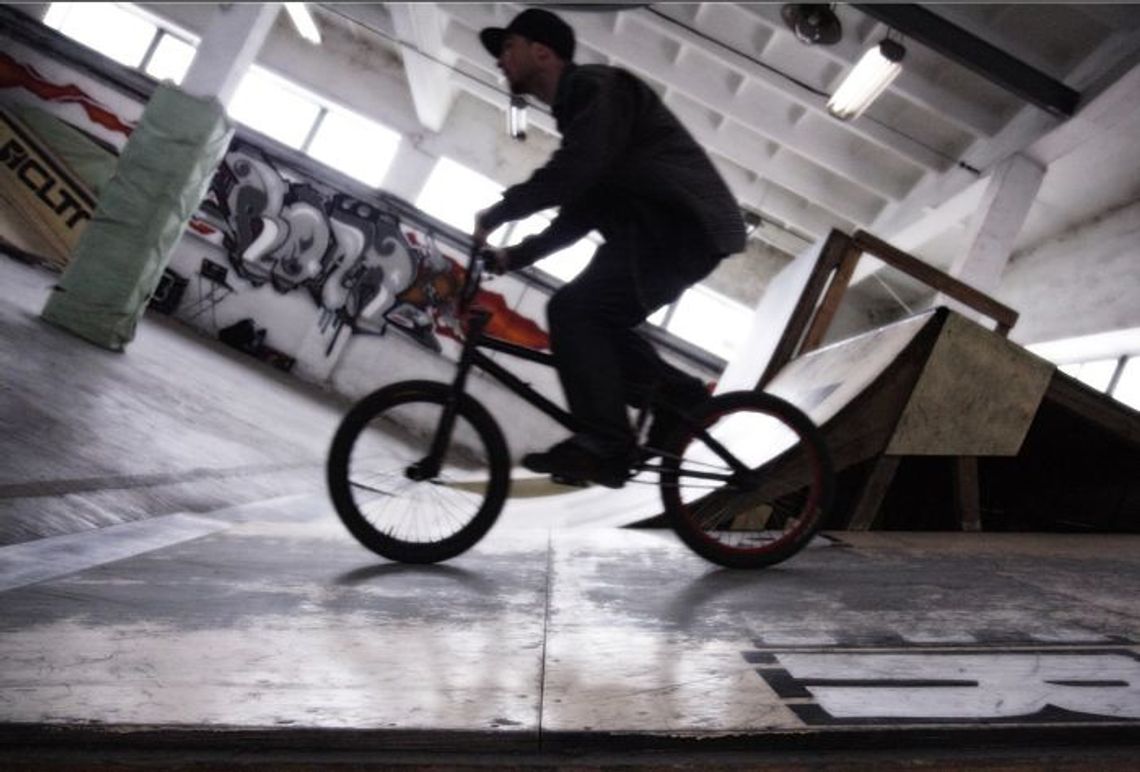 Młodzi skateowcy ujęli prezydenta. Sięgnął do kasy po pieniądze Młodzi skateowcy ujęli prezydenta. Sięgnął do kasy po pieniądze