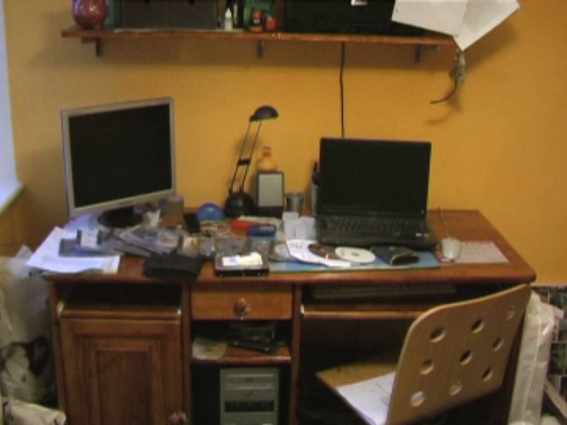 Młodzieniec kolekcjonował w komputerze ponad 13 tys. zdjęć z pornografią dziecięcą Młodzieniec kolekcjonował w komputerze ponad 13 tys. zdjęć z pornografią dziecięcą