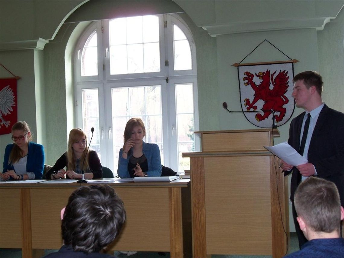 Młodzież pomaluje bezkarnie „masarnię” Młodzież pomaluje bezkarnie „masarnię”