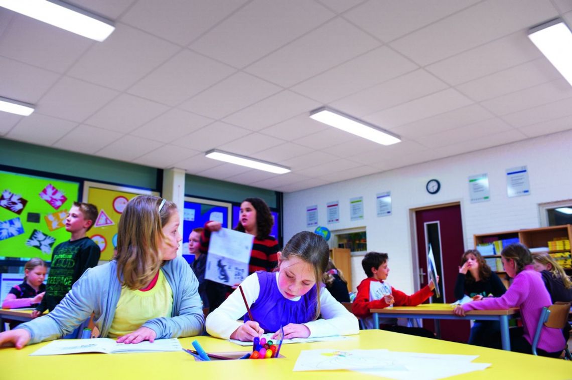 Młodzież z Tczewa walczy o nowe oświetlenie dla swojej szkoły! Młodzież z Tczewa walczy o nowe oświetlenie dla swojej szkoły!