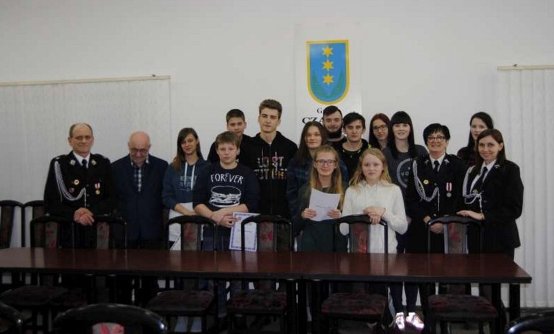 Młodzież zapobiega pożarom. Finaliści Gminnych Eliminacji Ogólnopolskiego Turnieju Wiedzy Pożarniczej Młodzież zapobiega pożarom. Finaliści Gminnych Eliminacji Ogólnopolskiego Turnieju Wiedzy Pożarniczej