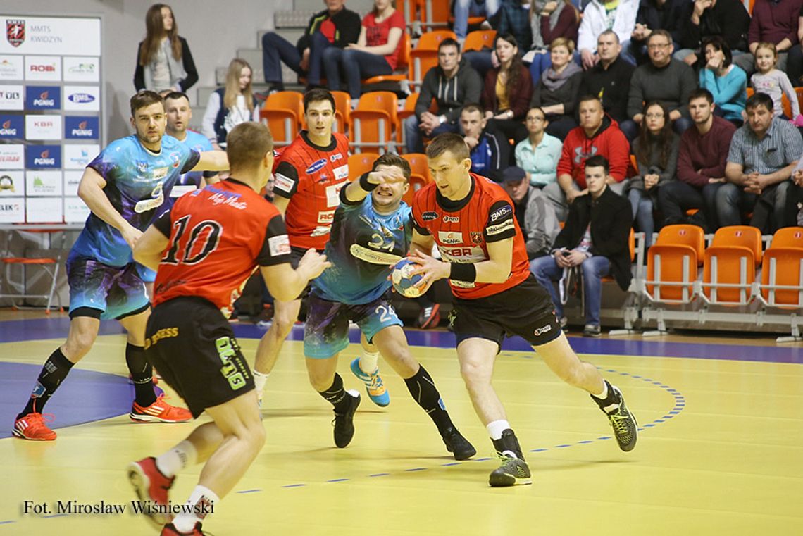 MMTS wygrywa i zagra o medale