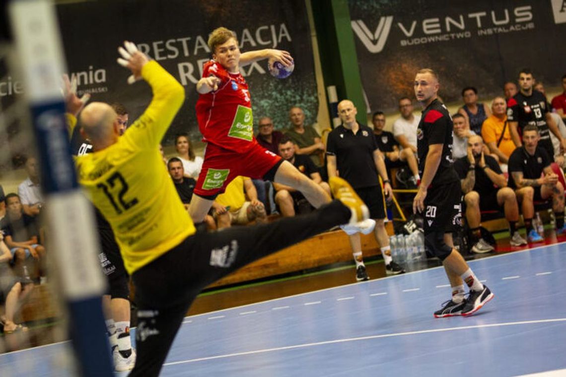 MMTS wygrywa na inaugurację