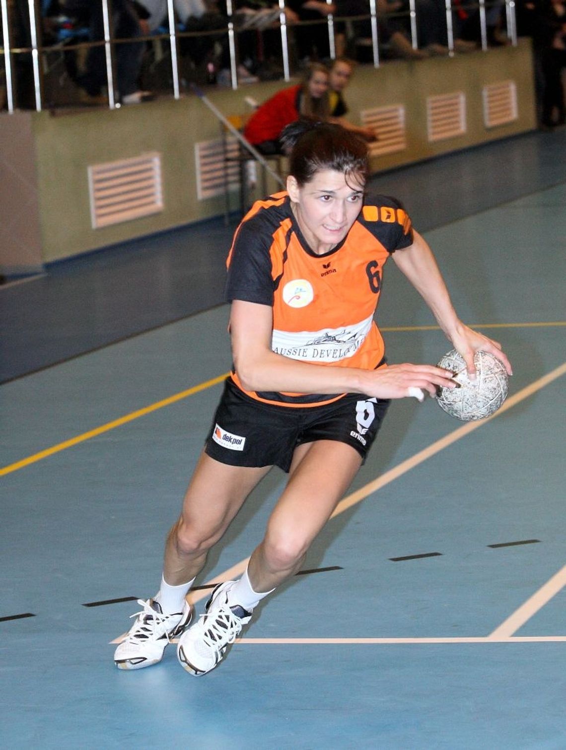 Mocny lider grał na luzie Mocny lider grał na luzie