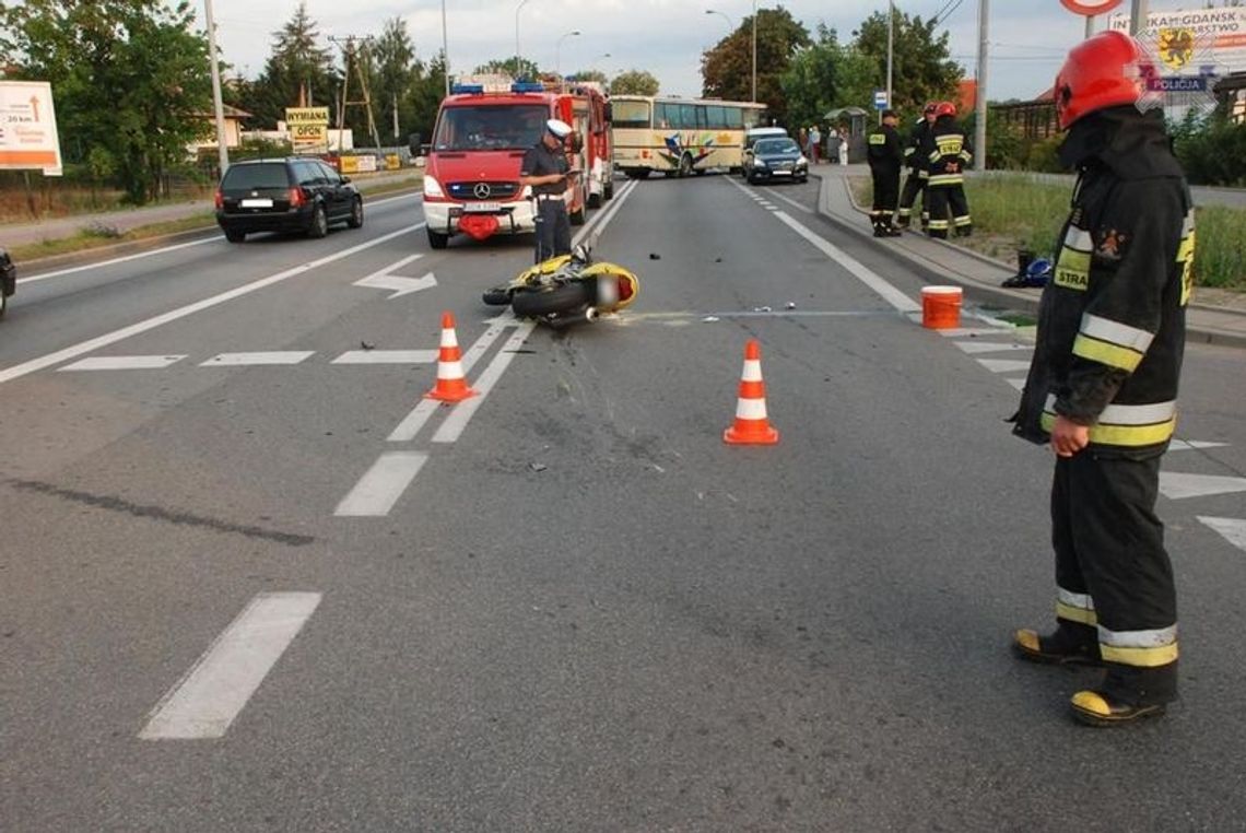 Motocyklista na hondzie uderzył w bok skody fabia Motocyklista na hondzie uderzył w bok skody fabia