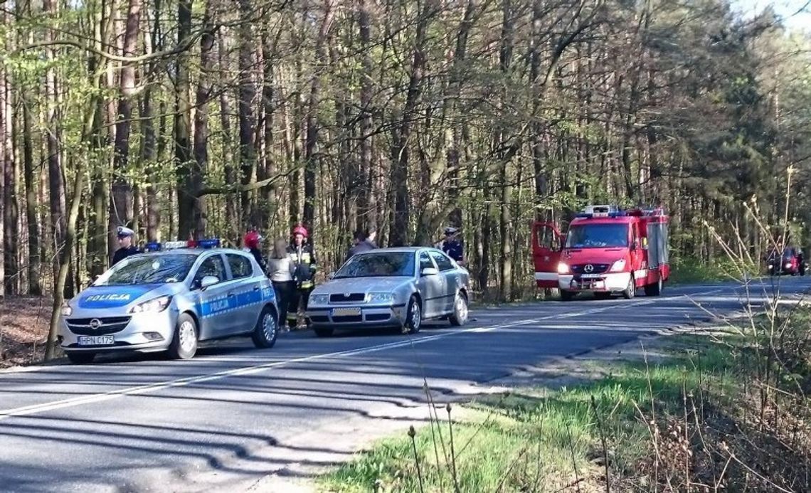 Motocyklista uderzył w samochód osobowy