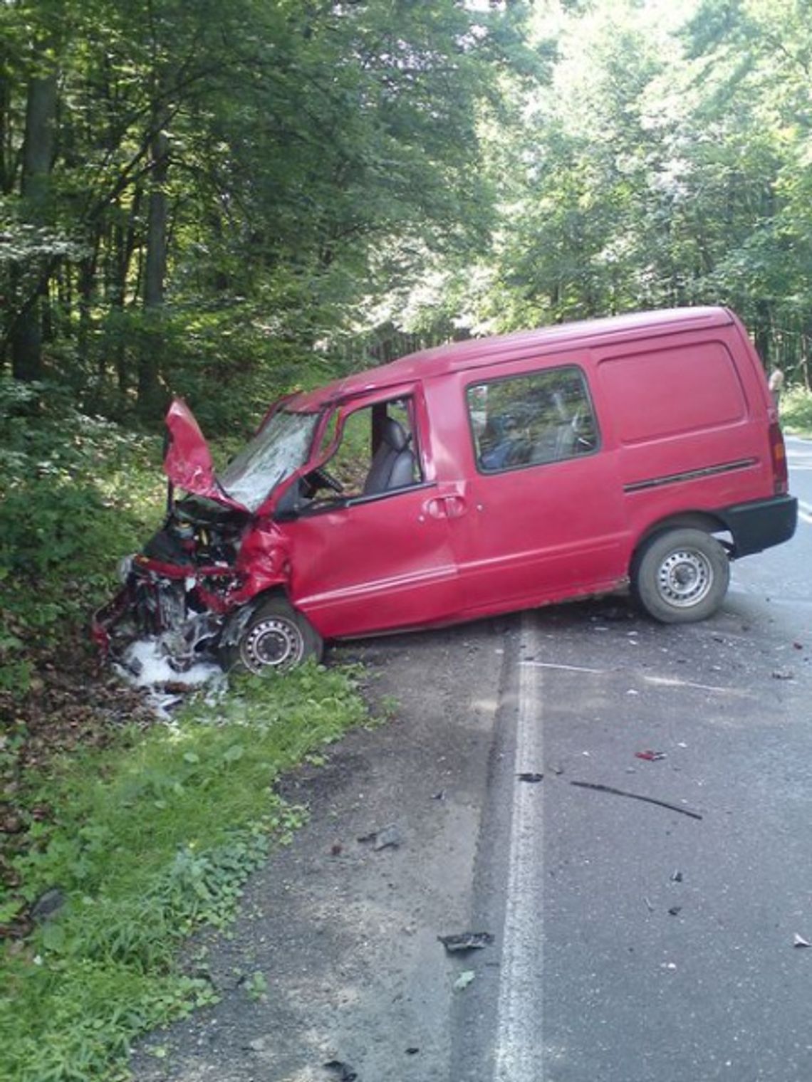 Motocyklista wjechał w nissana, zginął na miejscu