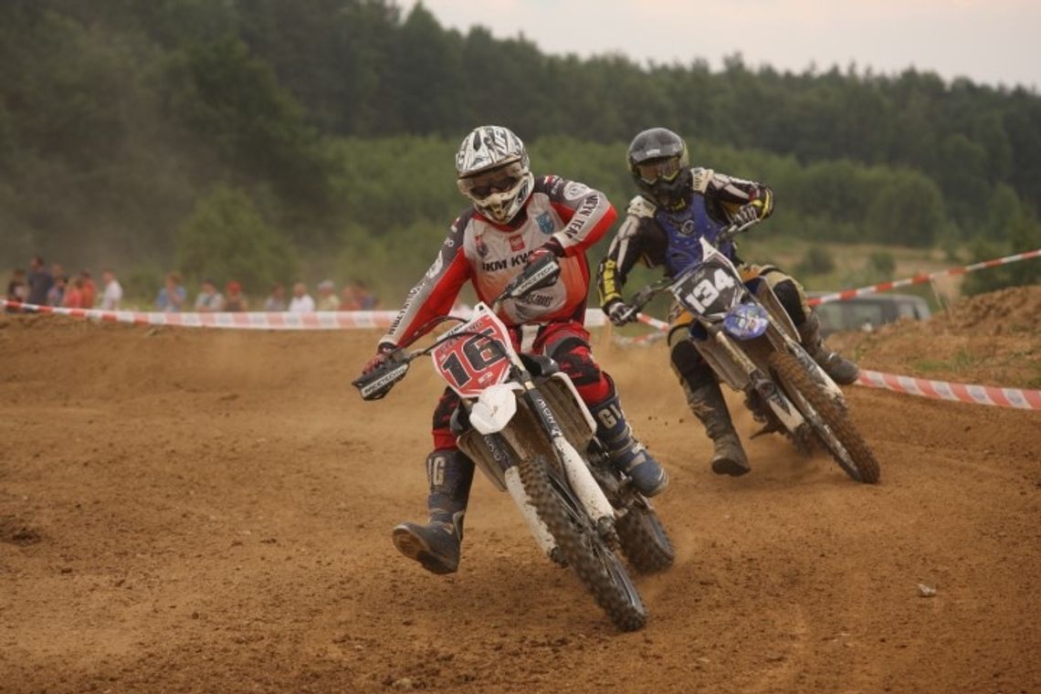 Motocyklowe skoki na torze w Bądkach Motocyklowe skoki na torze w Bądkach