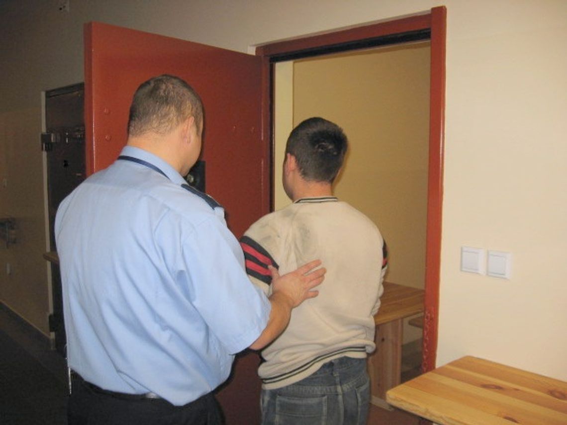 Motorem na "super-gazie" i na ślepo do aresztu Motorem na "super-gazie" i na ślepo do aresztu