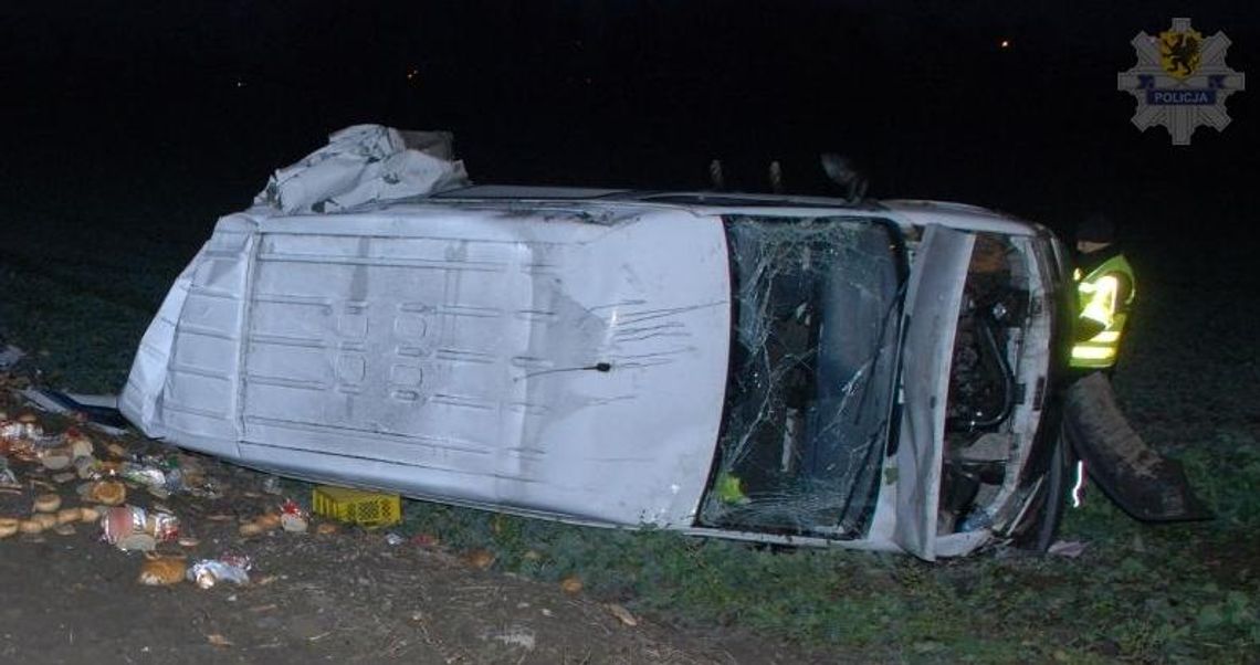 Mówmy wprost: głupota! Policja: auto utknęło między szlabanami Mówmy wprost: głupota! Policja: auto utknęło między szlabanami