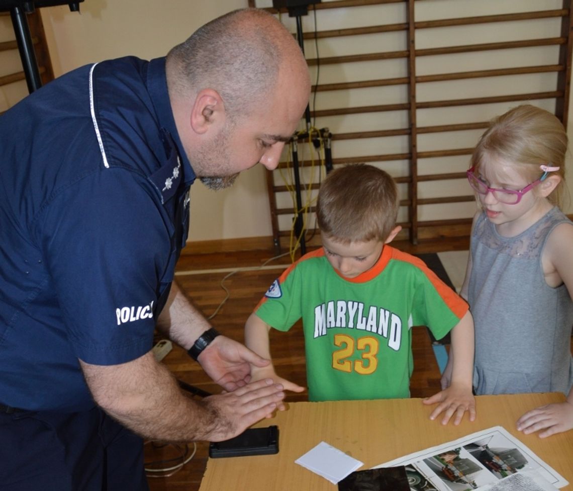 Mundurowi gościli w "dwójce". Było o pracy i bezpieczeństwie