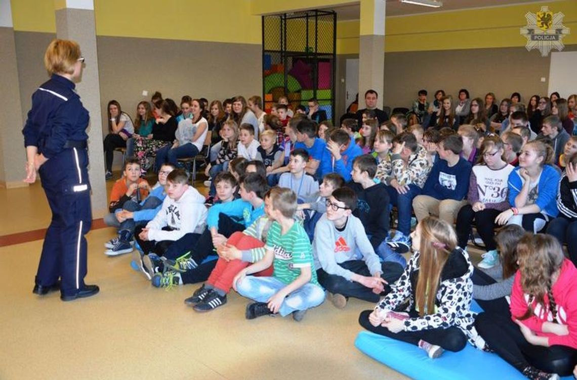 Mundurowi odwiedzili szkołę
