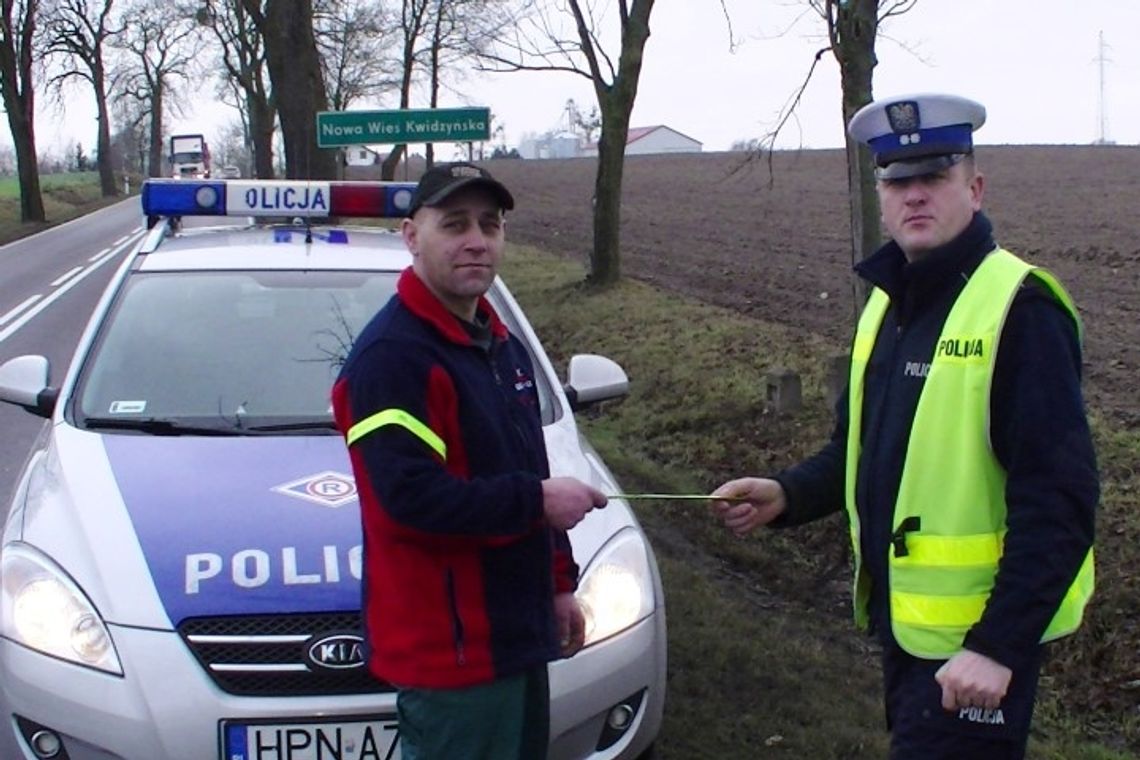 Mundurowi rozdawali odblaski