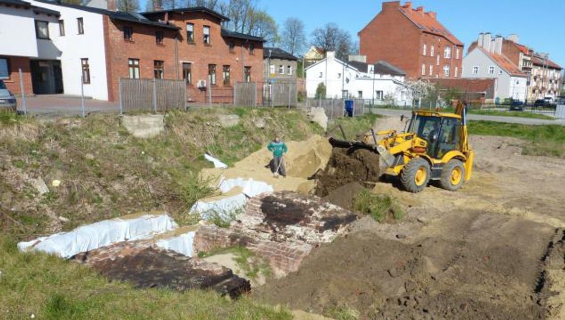 Mury zamkowe na bulwarze pod ziemią na zawsze?
