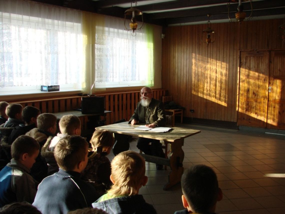 Myśliwy w szkole - zwyczaje godowe ptaków Myśliwy w szkole - zwyczaje godowe ptaków