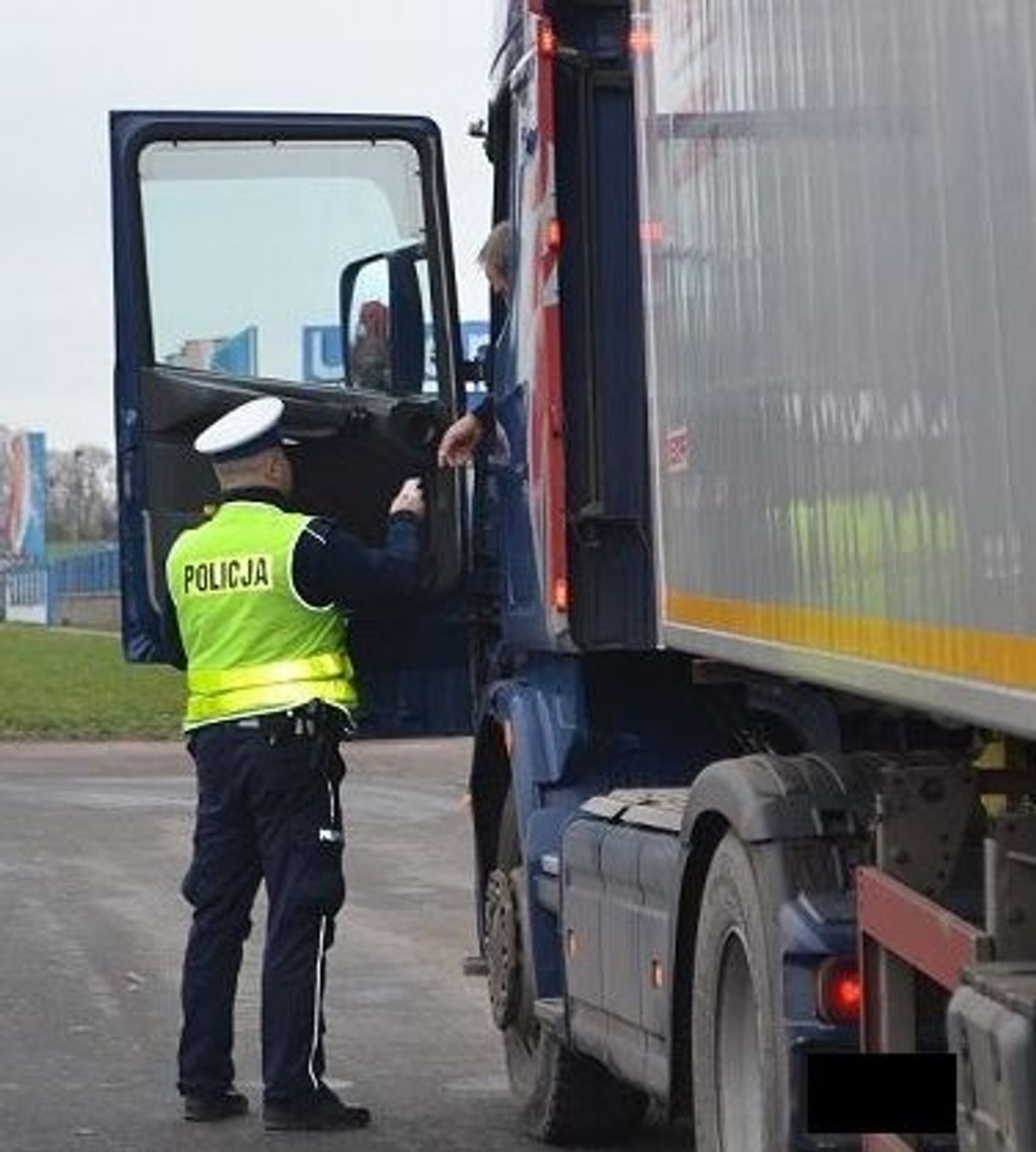 Na "bani" w trasę ciężarówką. Właściciel "nadał" policji Na "bani" w trasę ciężarówką. Właściciel "nadał" policji