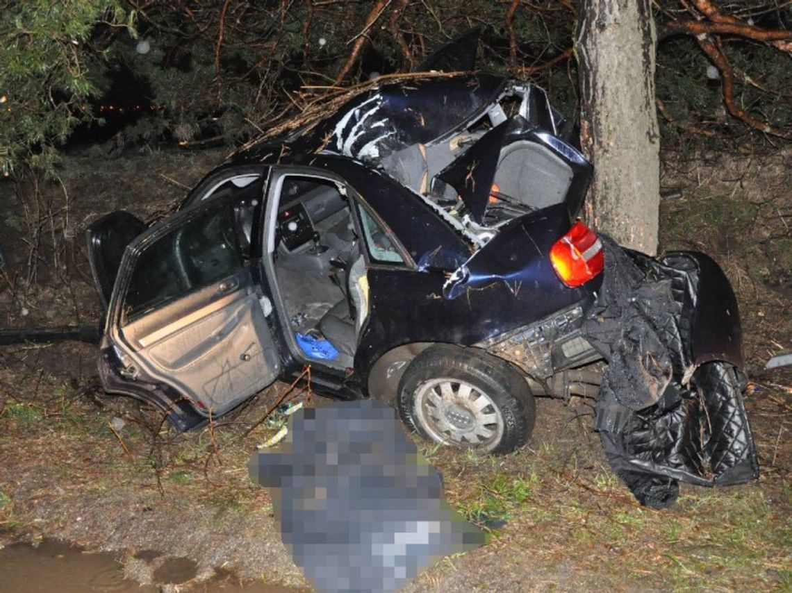 Na gazie poślizgiem w drzewo. Śmierć na miejscu Na gazie poślizgiem w drzewo. Śmierć na miejscu