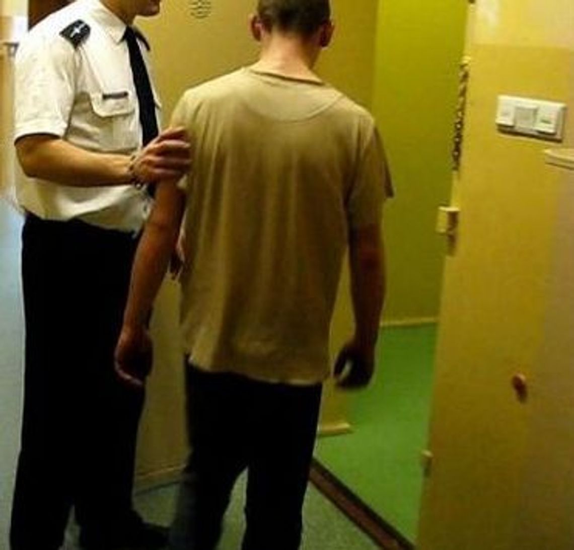 Na gazie potrącił policjanta