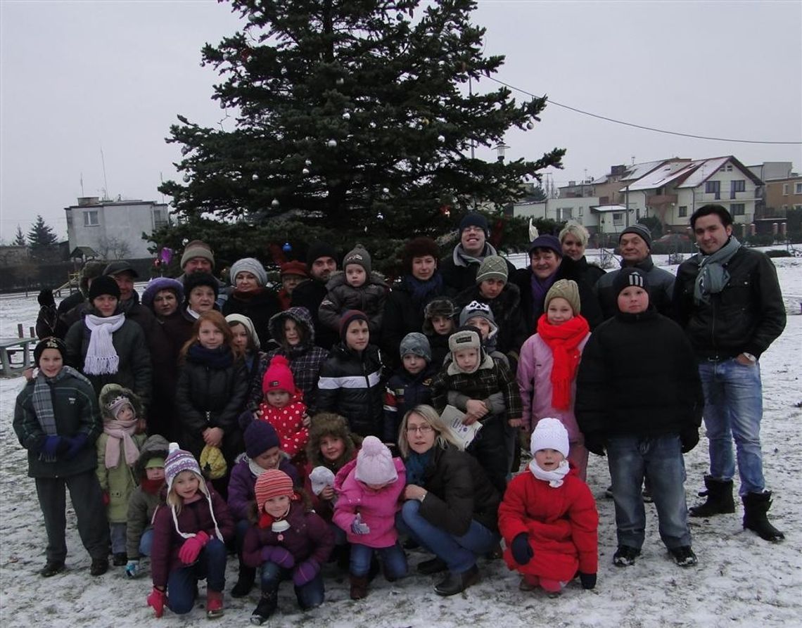 Na Górkach pięknie przystrojono choinkę Na Górkach pięknie przystrojono choinkę