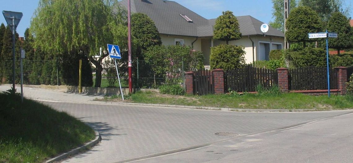 Na Górkach z chodnika na chodnik najlepiej... przefrunąć