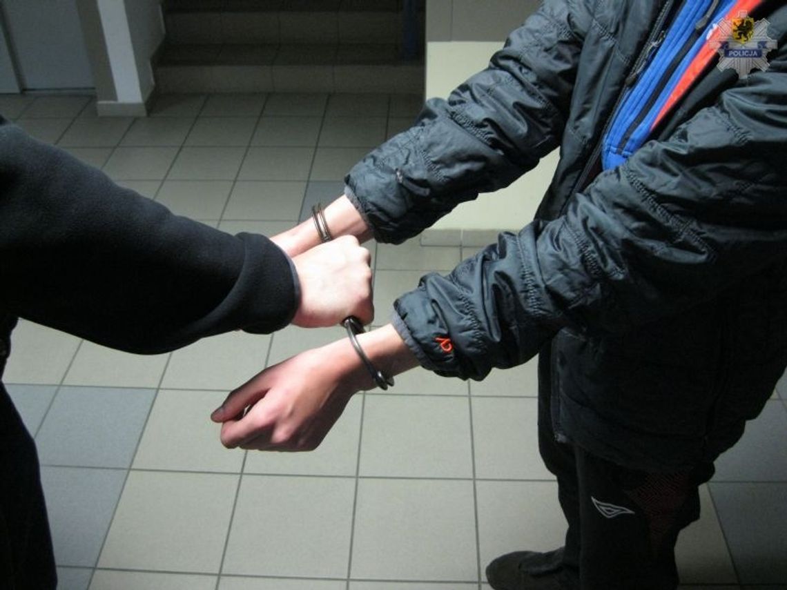 Na lewego montera w banku czekali policjanci