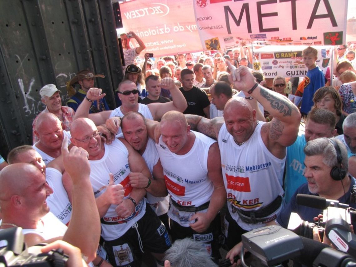 Na Moście Tczewskim strongmani ustanowili Rekord Guinnessa Na Moście Tczewskim strongmani ustanowili Rekord Guinnessa