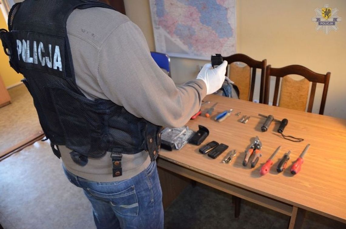 Na Oruni zatrzymano złodzieja samochodów Na Oruni zatrzymano złodzieja samochodów