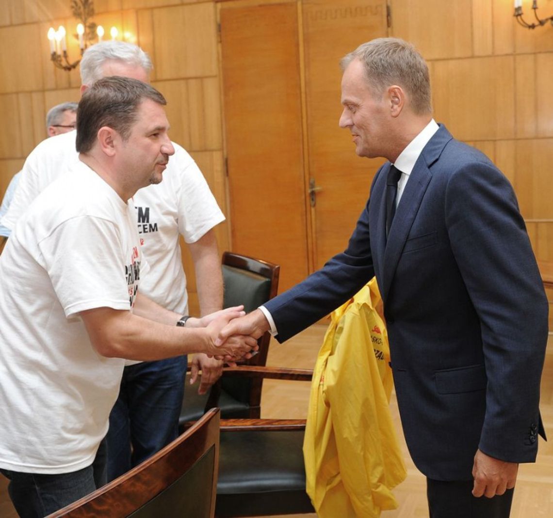 Na ostro z rządzącymi. Kończy się sielanka - związkowcy zwierają szyki Na ostro z rządzącymi. Kończy się sielanka - związkowcy zwierają szyki