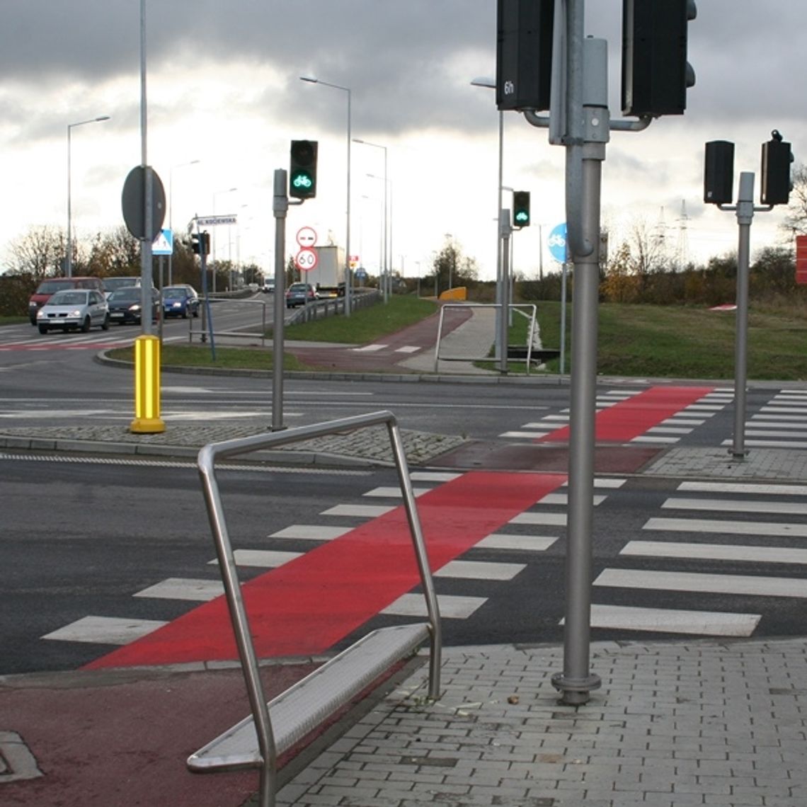Na przejazdach bezpiecznej. Czerwone pasy także w Tczewie Na przejazdach bezpiecznej. Czerwone pasy także w Tczewie