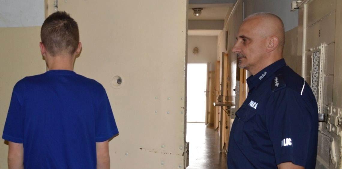 Na schodach klatki palił... marihuanę. Miał pecha... Na schodach klatki palił... marihuanę. Miał pecha...