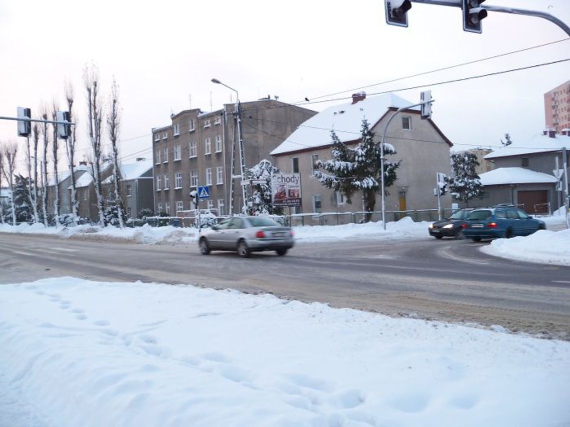 Na skrzyżowaniu - w staruszkę uderzył samochód, a ona wstała i poszła na zakupy... Na skrzyżowaniu - w staruszkę uderzył samochód, a ona wstała i poszła na zakupy...