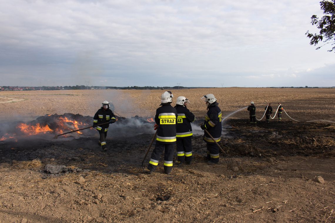 Na sygnale: pożar słomy i gaz na klatce schodowej Na sygnale: pożar słomy i gaz na klatce schodowej