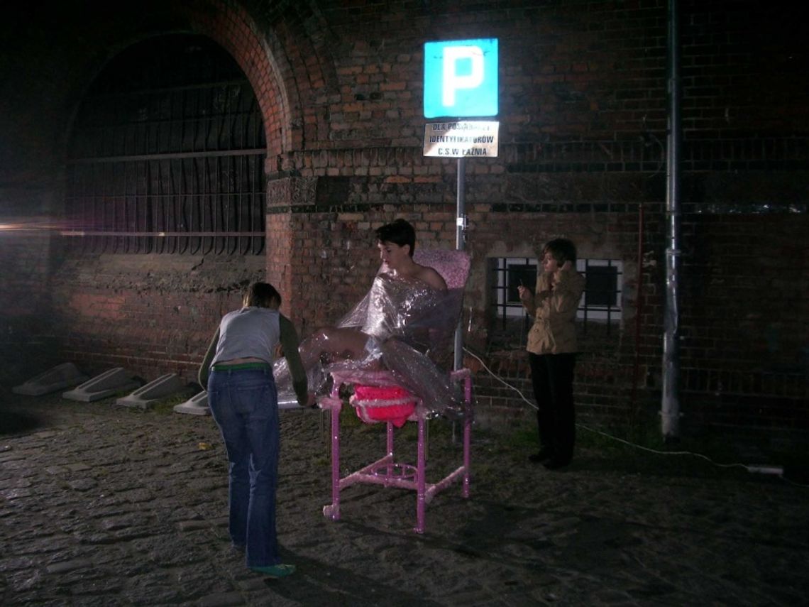 Naga sztuka wyszła na ulicę Naga sztuka wyszła na ulicę