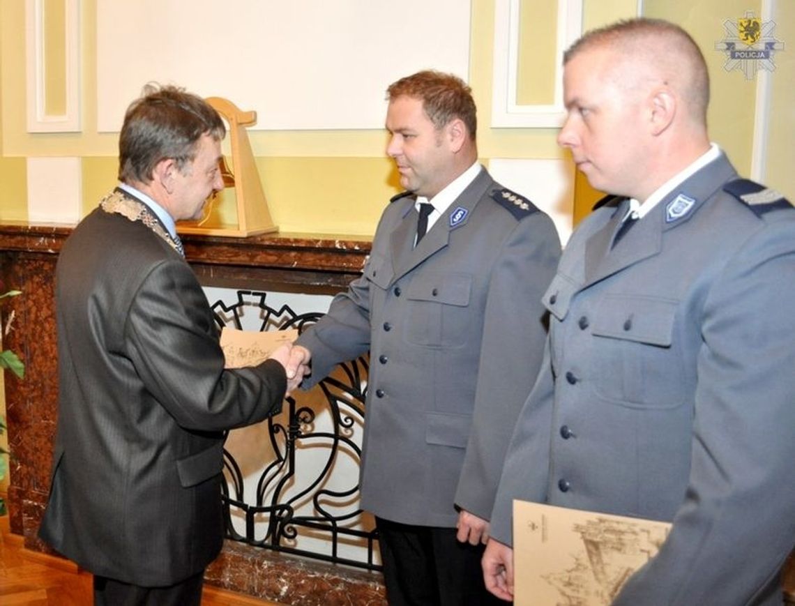 Nagrodzono dwóch najlepszych policjantów z miejscowej komendy