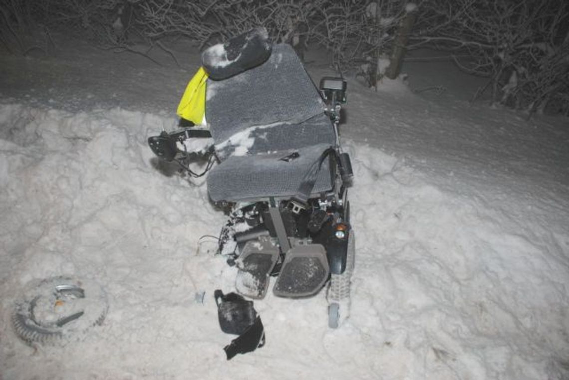 NAJECHAŁ NA WÓZEK INWALIDZKI – MĘŻCZYZNA W SZPITALU 