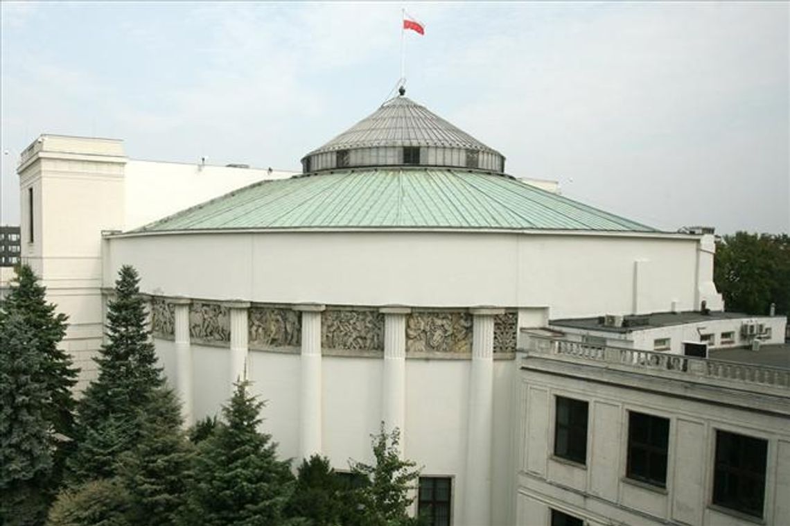 NAJNOWSZE DANE WYBORCZE. PO - 207 mandatów. PiS - 157, RP- 40, PSL - 28, SLD - 27 NAJNOWSZE DANE WYBORCZE. PO - 207 mandatów. PiS - 157, RP- 40, PSL - 28, SLD - 27