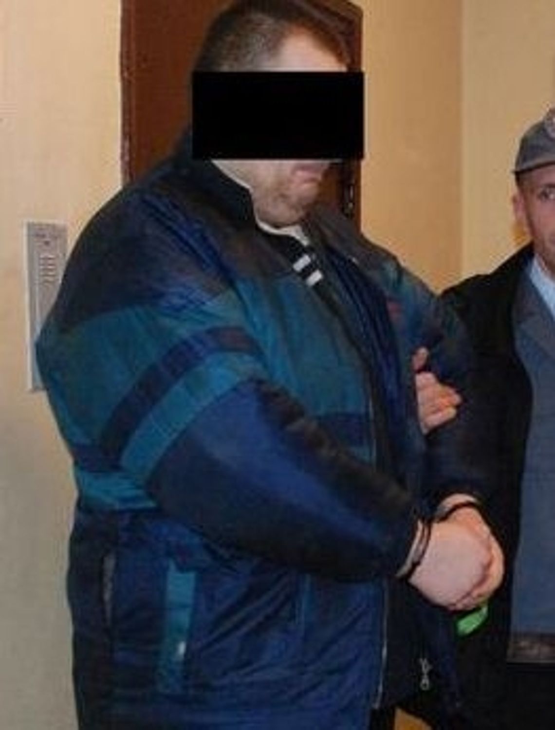 Napad na kobiety - w parku z nożem Napad na kobiety - w parku z nożem