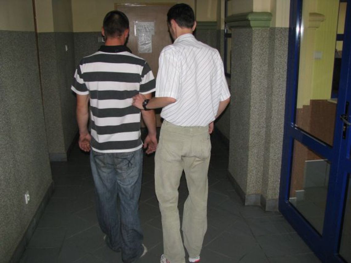 Napad na przechodniów. Zaatakowali i okradli - tępymi przedmiotami w głowy