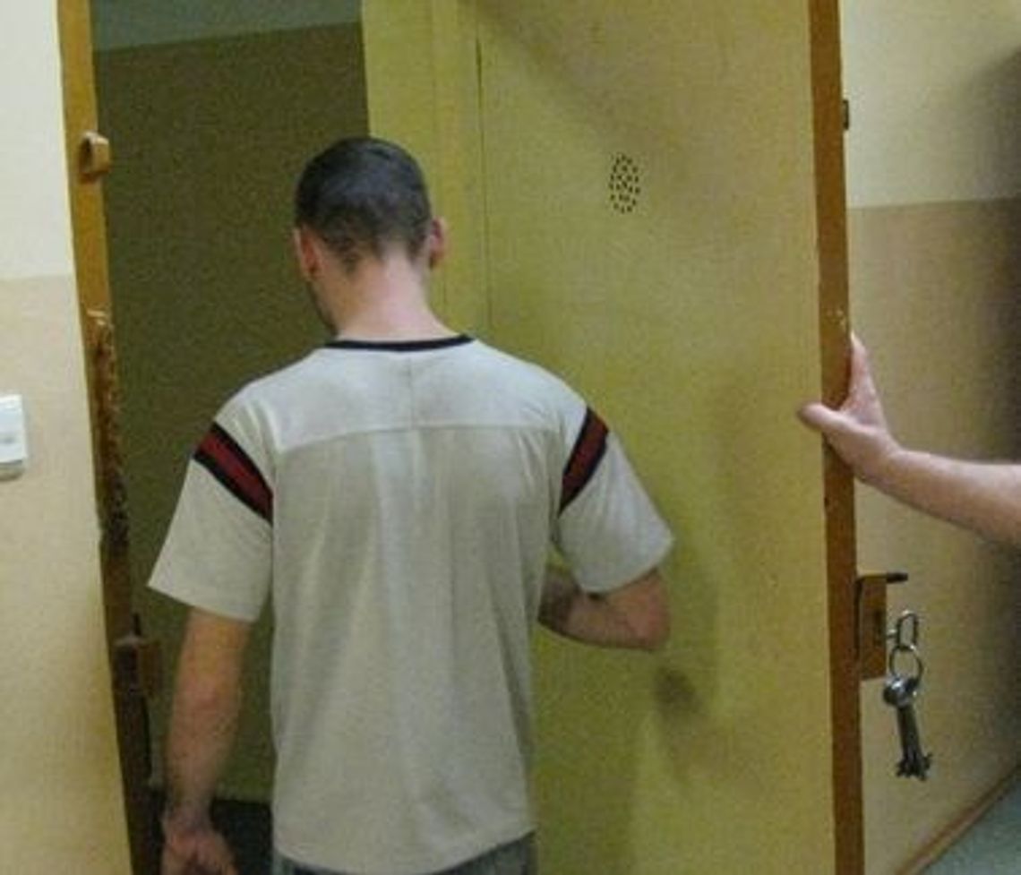 Napadł w parku na staruszkę. Dopadli go na gorąco Napadł w parku na staruszkę. Dopadli go na gorąco