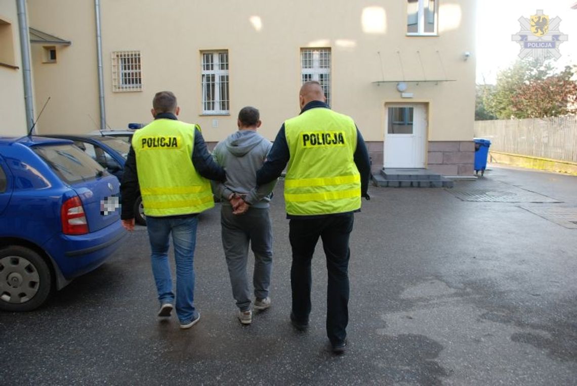 Napadli 89-latkę, zamknęli i ... uciekła im Napadli 89-latkę, zamknęli i ... uciekła im