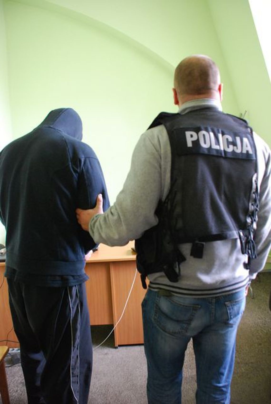 Napadli na starsze panie wychodzące z banku (VIDEO) Napadli na starsze panie wychodzące z banku (VIDEO)