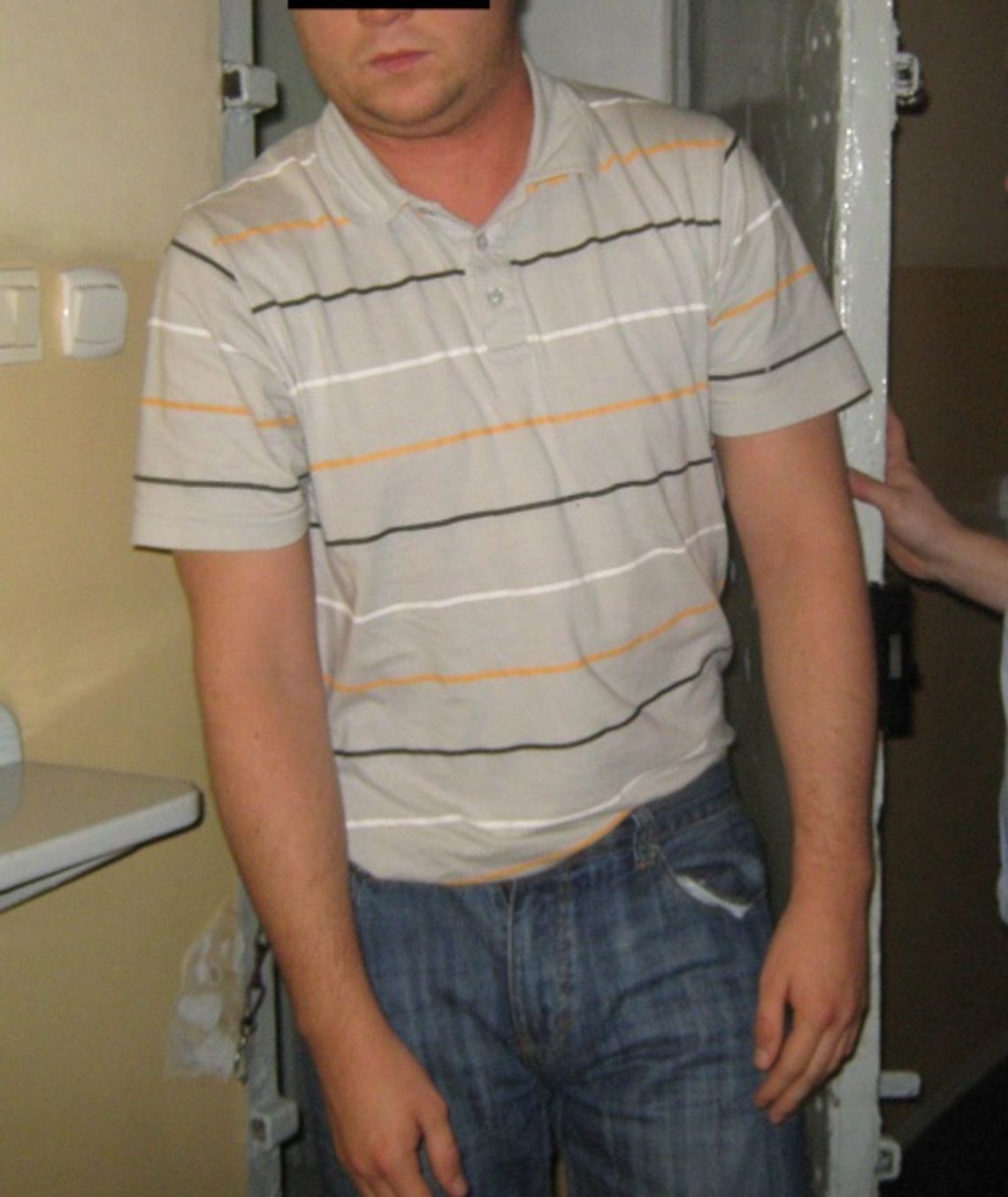 Narkoman chciał przekupić policjanatów