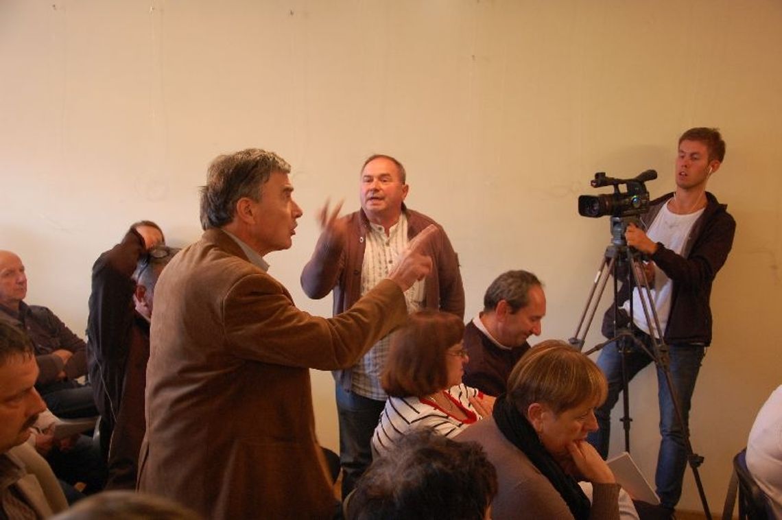  Nerwy na konferencji w sprawie działalności Webera 