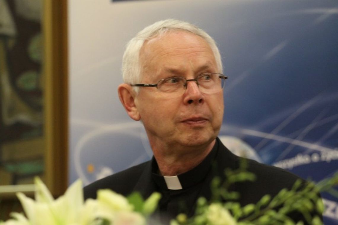 Nie bójmy się więc pomagać, okazywać troskę