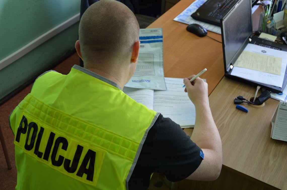 Nie dość, że jechał pijany to jeszcze miał przy sobie narkotyki Nie dość, że jechał pijany to jeszcze miał przy sobie narkotyki